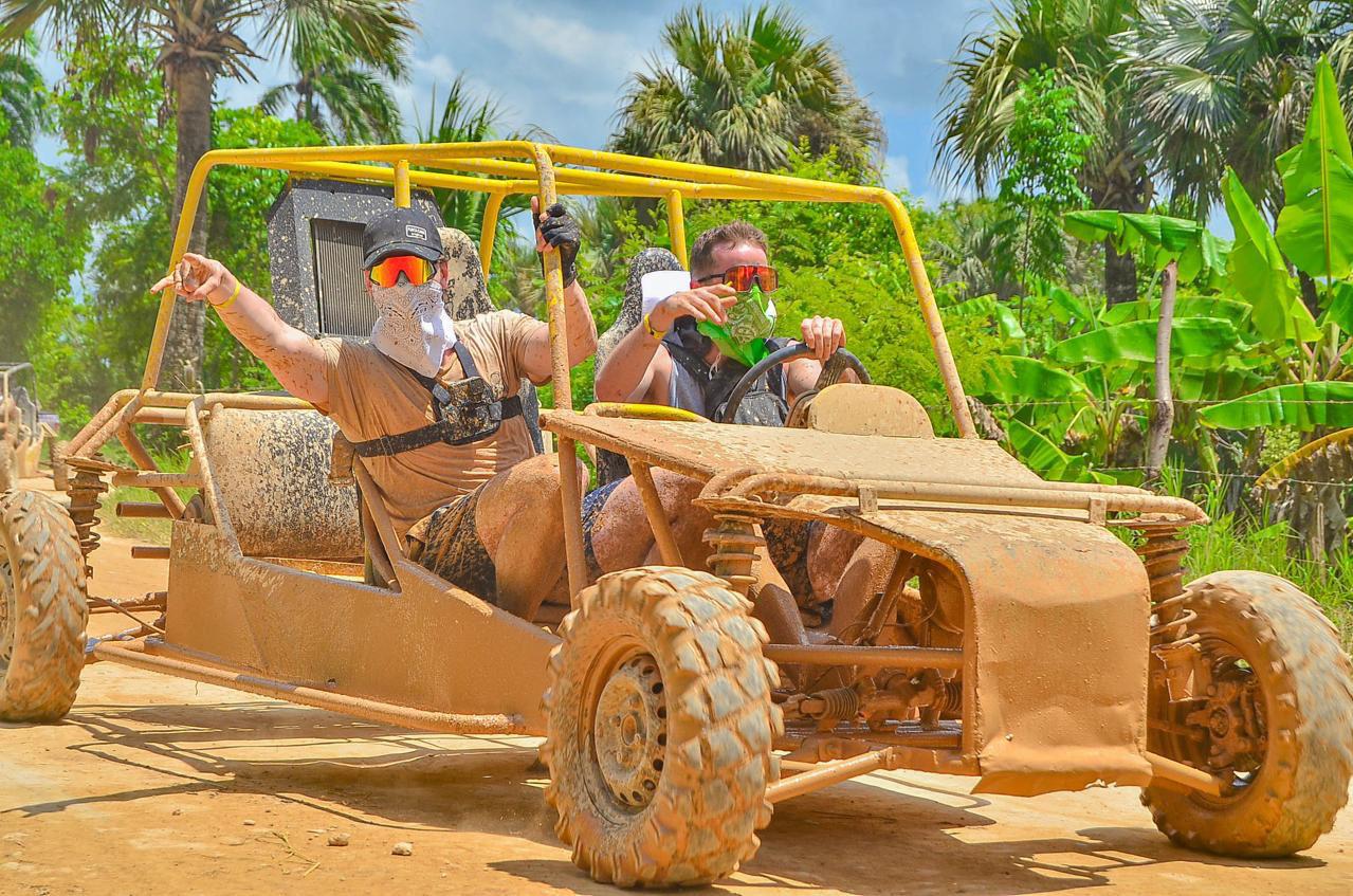 Viajeros y buggies en Punta Cana, foto 3
