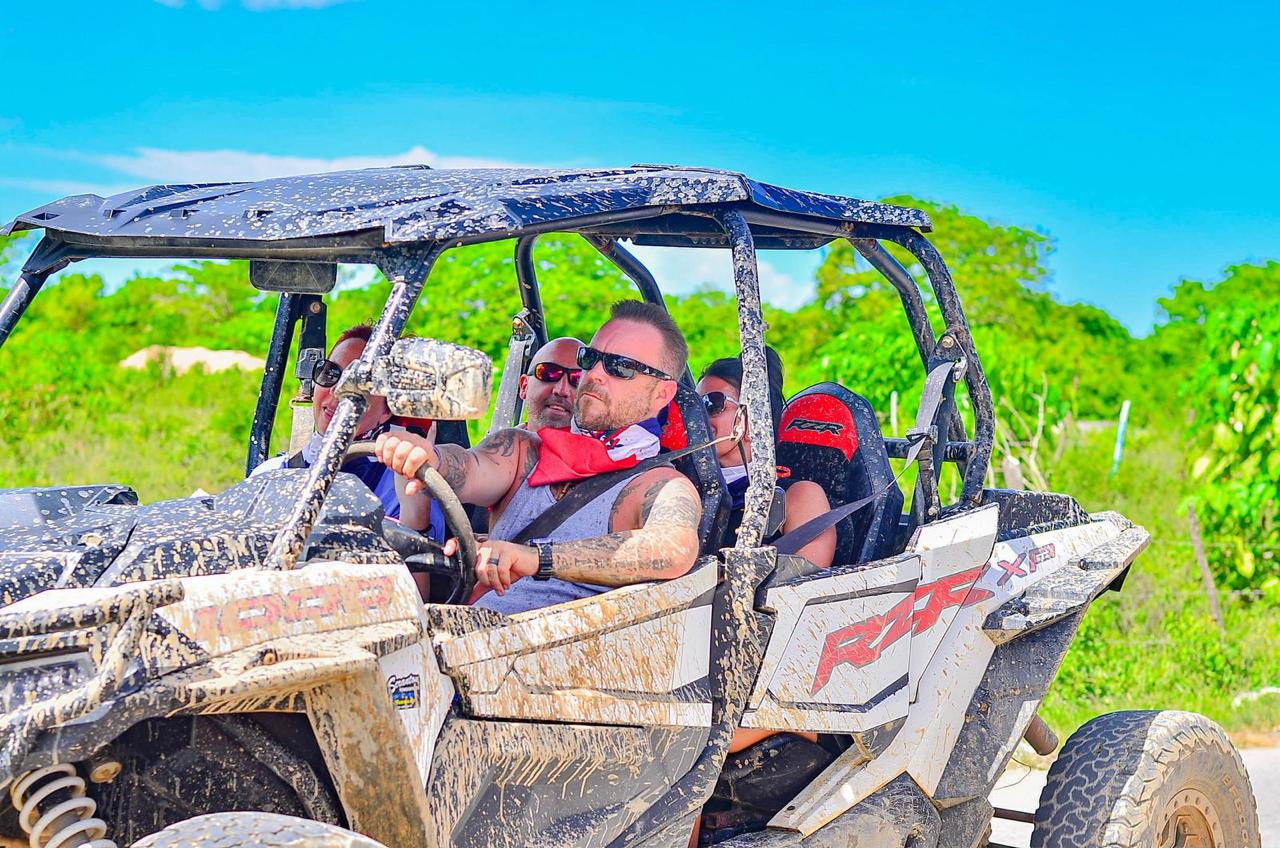 Viajeros y buggies en Punta Cana, foto 4